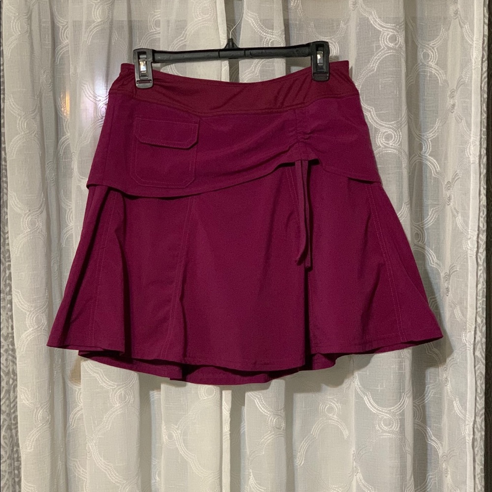 Burgundy Small Athleta skort.  front pocket